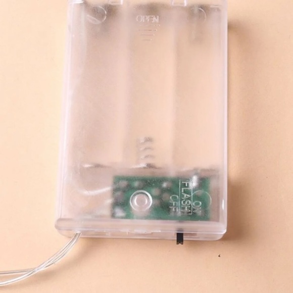 Red Lip LED Light - Picture 3 of 4